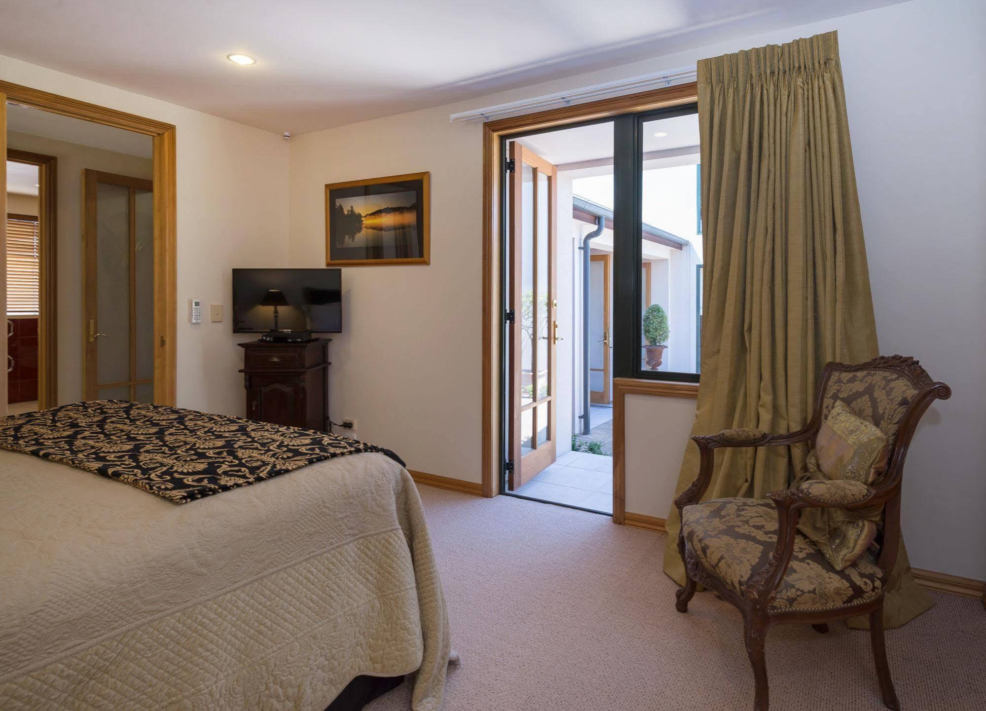 The Flying Trout Boutique Lodge Lac Lac Taupo Extérieur photo